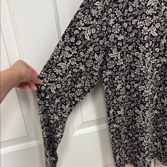 J Crew Women’s Turtle Neck Blouse - Picture 6 of 6